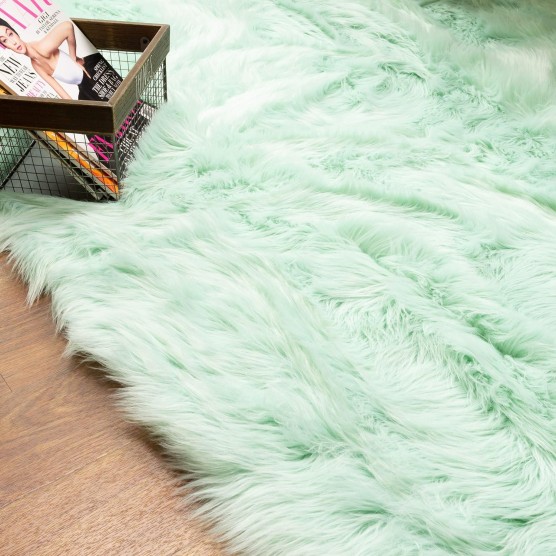 Super Area Rugs Ultra Soft & Fluffy Faux Sheepskin Rug, Mint 4 x 6 Feet Carpet for Bedroom Living Room