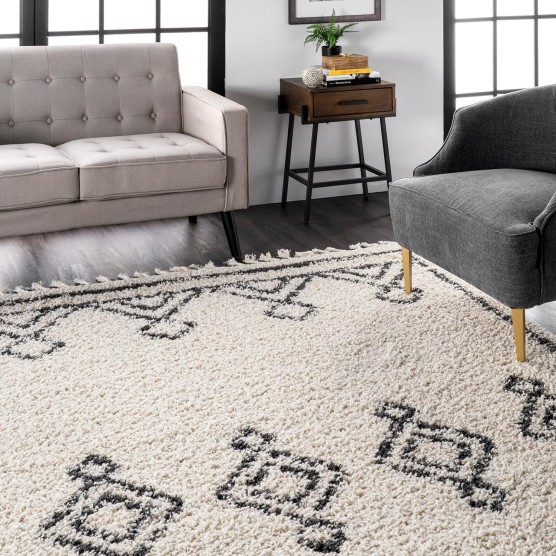 Mackie Geometric 5x8 Shag Area Rug for Living Room Bedroom Dining Room Nursery, Off White/Charcoal